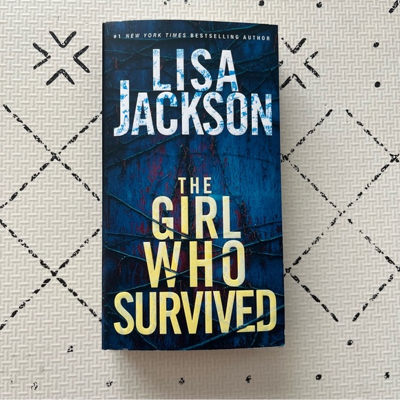 Lisa Jackson • the girl who survived paperback book thriller 📚 - Picture 3 of 6